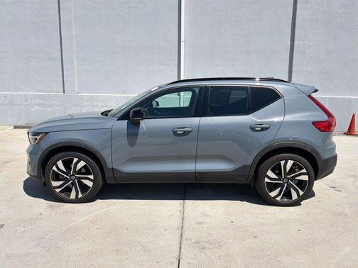 Thunder Grey Metallic 2023 Volvo XC40 B5 Plus Dark Theme
