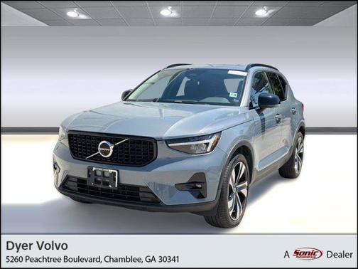 Thunder Grey Metallic 2023 Volvo XC40 B5 Plus Dark Theme