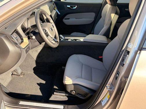 2026 Volvo XC60 B5 Core