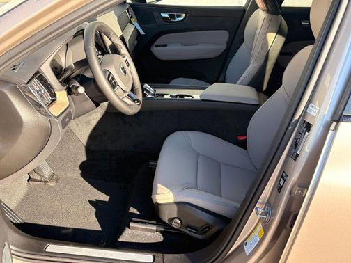 2026 Volvo XC60 B5 Core