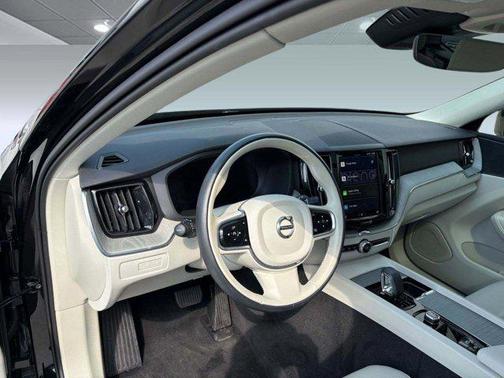 2025 Volvo XC60 Plug-In Hybrid T8 Plus
