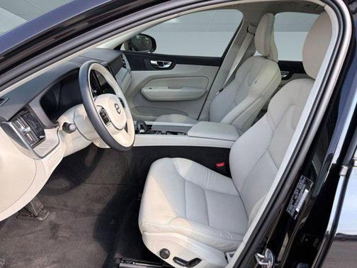 2025 Volvo XC60 Plug-In Hybrid T8 Plus