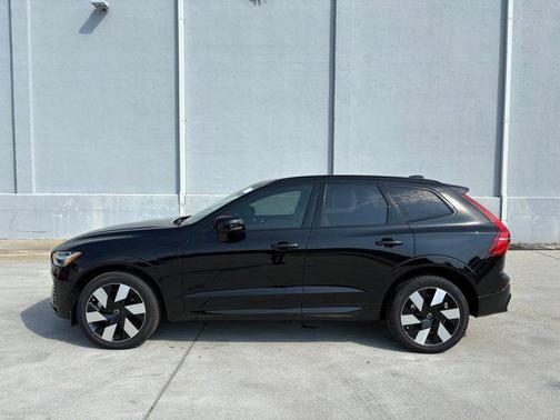 2025 Volvo XC60 Plug-In Hybrid T8 Plus