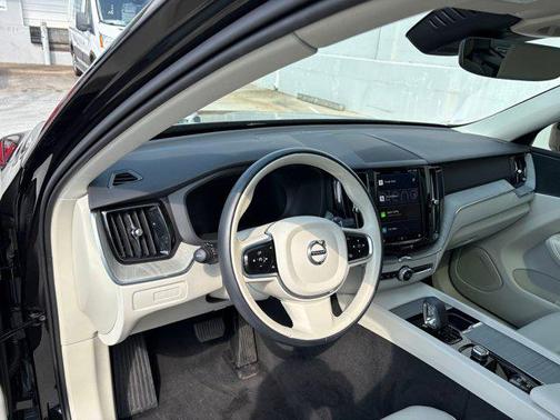 2025 Volvo XC60 Plug-In Hybrid T8 Plus