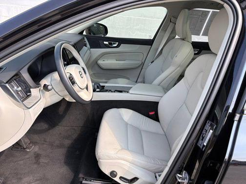 2025 Volvo XC60 Plug-In Hybrid T8 Plus