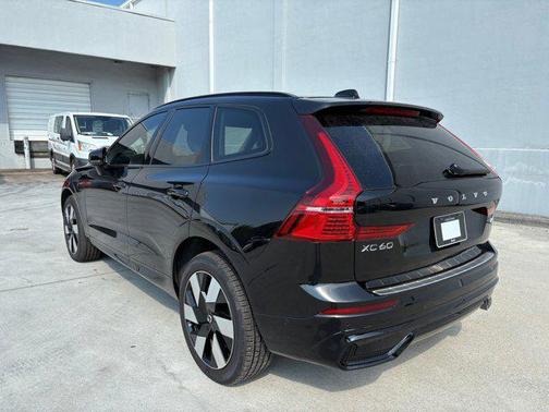 2025 Volvo XC60 Plug-In Hybrid T8 Plus