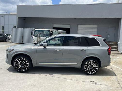 2025 Volvo XC90 B6 Ultra