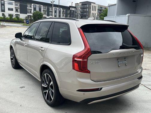 2023 Volvo XC90 Recharge Plug-In Hybrid T8 Ultimate Dark Theme 7-Seater