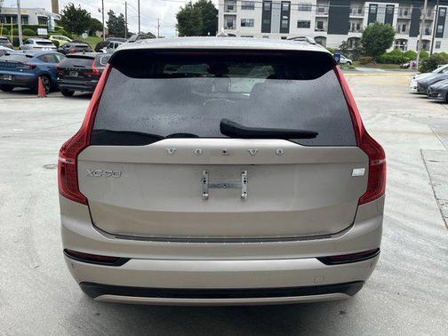 2023 Volvo XC90 Recharge Plug-In Hybrid T8 Ultimate Dark Theme 7-Seater