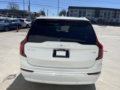 2025 Volvo XC90 Plug-In Hybrid T8 Ultra 7-Seater
