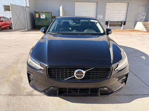 2024 Volvo S60 B5 Plus Dark Theme