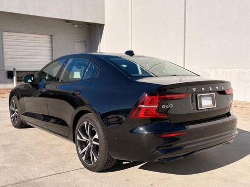 2024 Volvo S60 B5 Plus Dark Theme