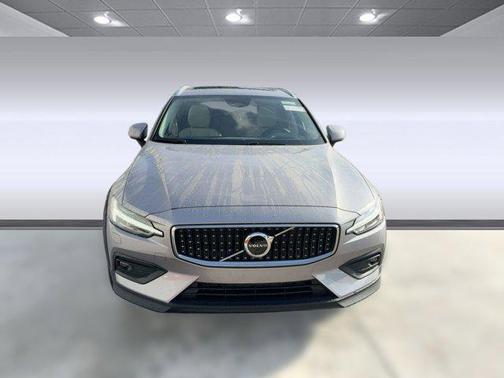 2026 Volvo V60 Cross Country B5 Ultra