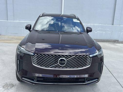 2025 Volvo XC90 B5 Core