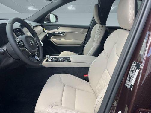 2025 Volvo XC90 B5 Core