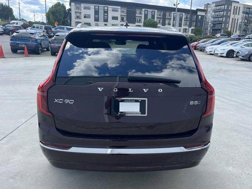 2025 Volvo XC90 B5 Core