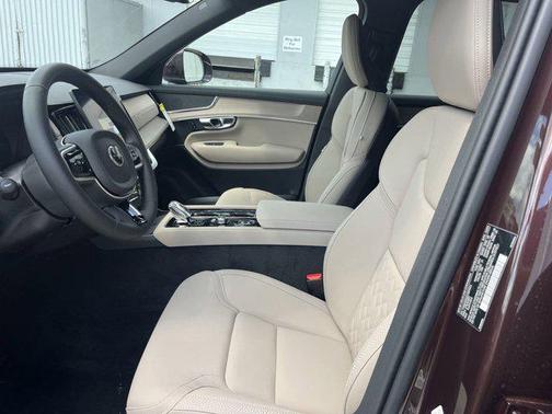 2025 Volvo XC90 B5 Core