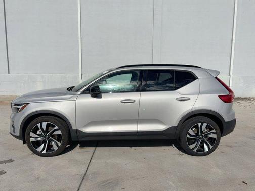 2025 Volvo XC40 Plus Dark Theme