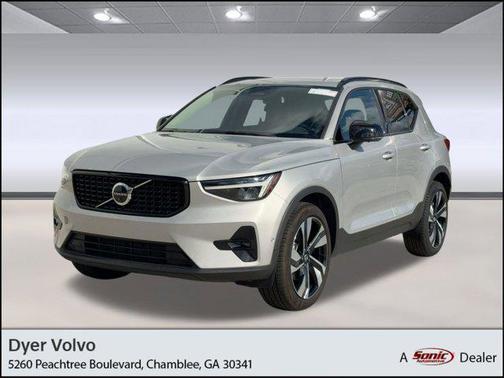 2025 Volvo XC40 Plus Dark Theme