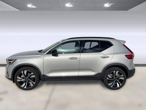 2025 Volvo XC40 Plus Dark Theme