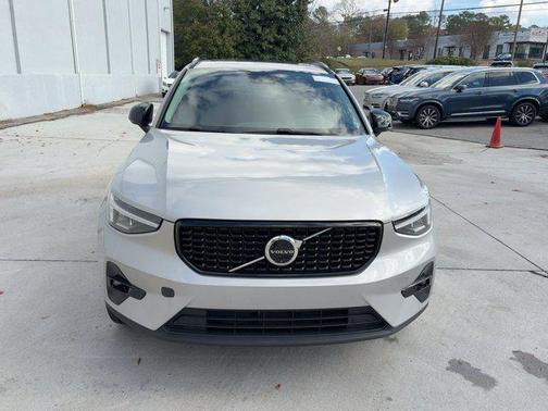 2025 Volvo XC40 Plus Dark Theme