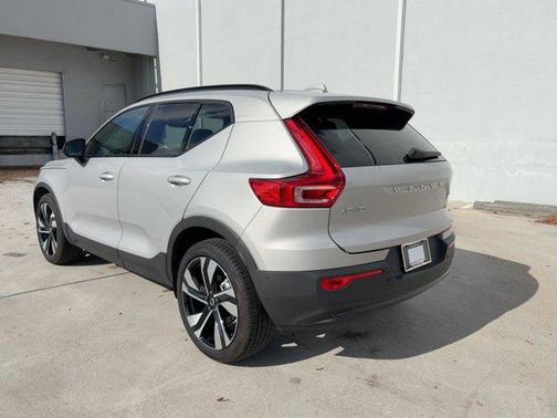 2025 Volvo XC40 Plus Dark Theme