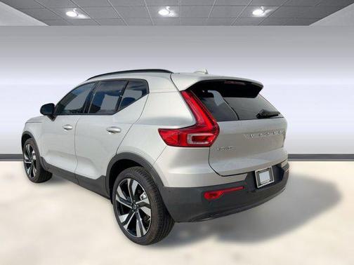 2025 Volvo XC40 Plus Dark Theme