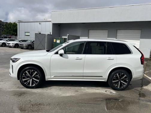 2025 Volvo XC90 B6 Core