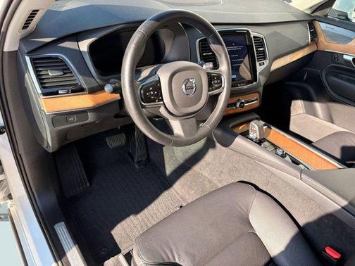 2024 Volvo XC90 B6 Plus Bright Theme 7-Seater