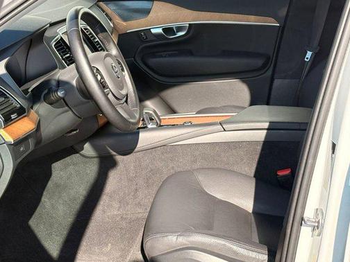 2024 Volvo XC90 B6 Plus Bright Theme 7-Seater