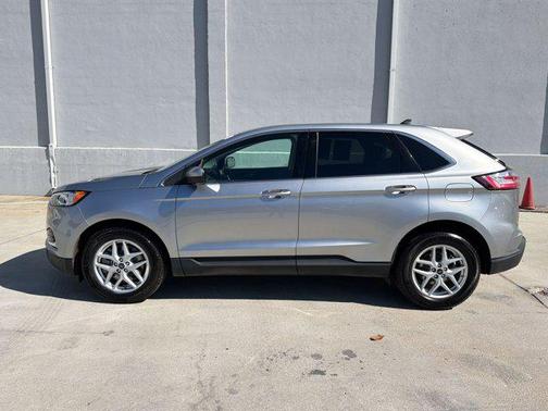Iconic Silver Metallic 2021 Ford Edge SEL