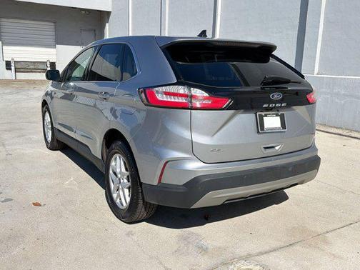 Iconic Silver Metallic 2021 Ford Edge SEL