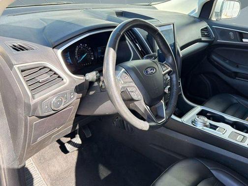 Iconic Silver Metallic 2021 Ford Edge SEL