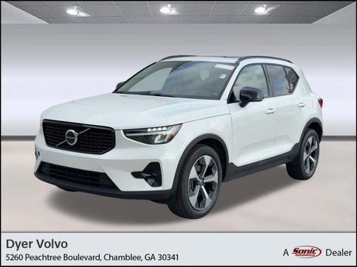 2023 Volvo XC40 B5 Plus Dark Theme