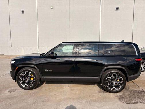 2023 Rivian R1S Adventure