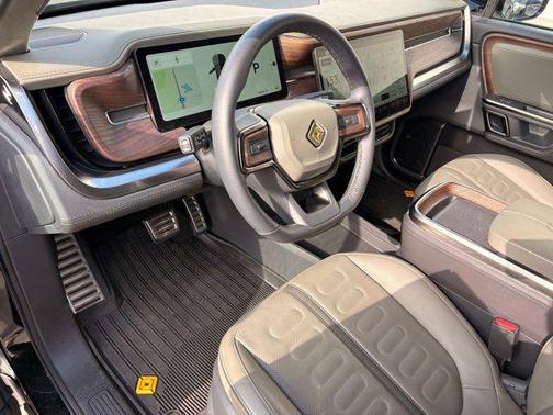 2023 Rivian R1S Adventure