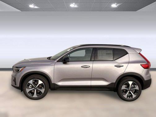 2026 Volvo XC40 B5 Core