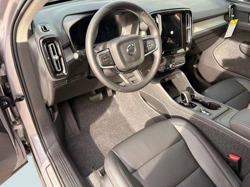 2026 Volvo XC40 B5 Core