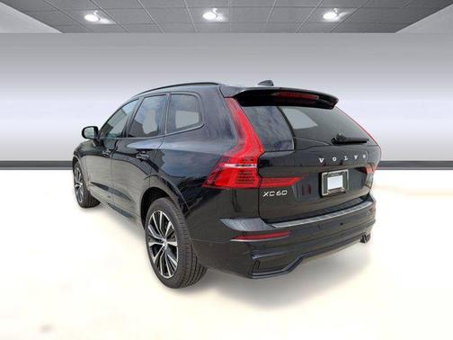 Onyx Black Metallic 2023 Volvo XC60 B5 Plus Dark Theme