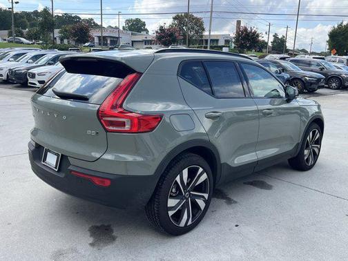 2025 Volvo XC40 B5 Plus Dark Theme