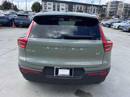 2025 Volvo XC40 B5 Plus Dark Theme
