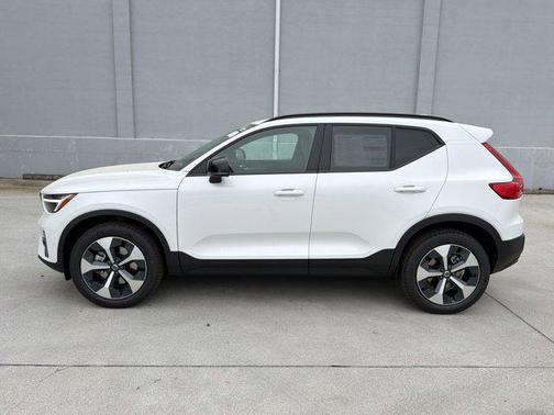 Crystal White 2026 Volvo XC40 Plus, B5 AWD Gas (mild hybrid), Dark
