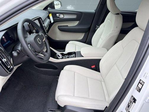 Crystal White 2026 Volvo XC40 Plus, B5 AWD Gas (mild hybrid), Dark