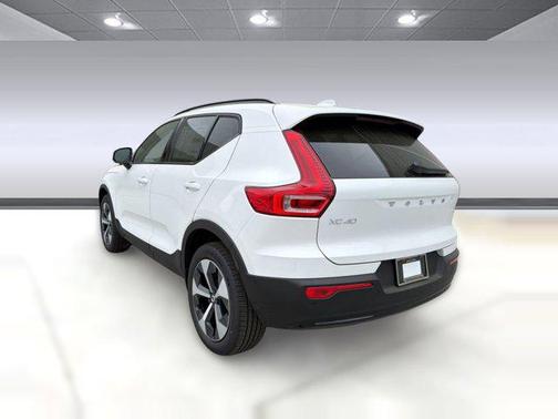 Crystal White 2026 Volvo XC40 Plus, B5 AWD Gas (mild hybrid), Dark