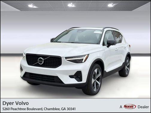 Crystal White 2026 Volvo XC40 Plus, B5 AWD Gas (mild hybrid), Dark