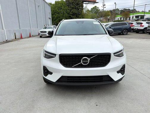 Crystal White 2026 Volvo XC40 Plus, B5 AWD Gas (mild hybrid), Dark