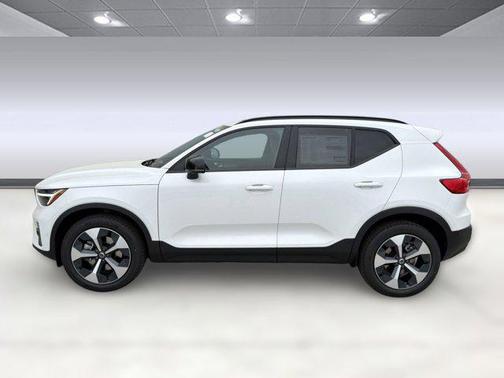 Crystal White 2026 Volvo XC40 Plus, B5 AWD Gas (mild hybrid), Dark