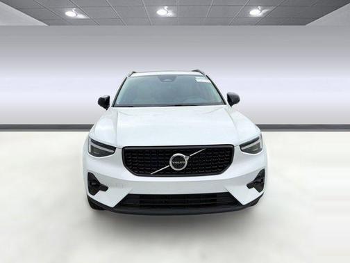 Crystal White 2026 Volvo XC40 Plus, B5 AWD Gas (mild hybrid), Dark