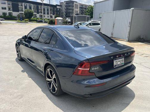 2024 Volvo S60 B5 Plus Dark Theme