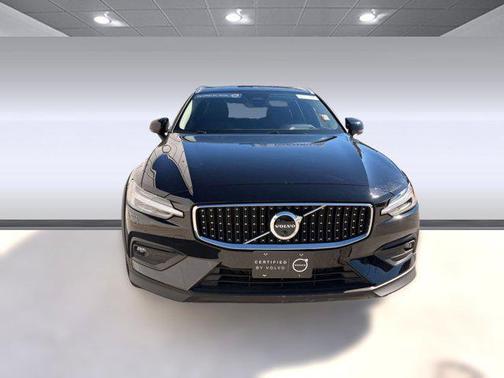 Onyx Black Metallic 2025 Volvo V60 Cross Country Plus, B5 AWD Gas (mild hybrid)